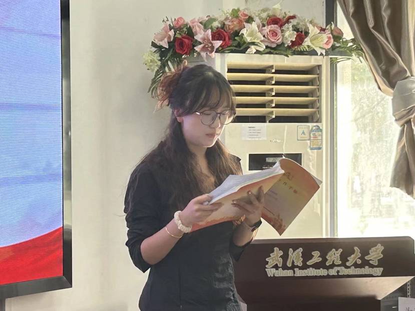 人在吃东西 AI 生成的内容可能不正确。